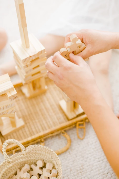 jouet jouer gris marron orange